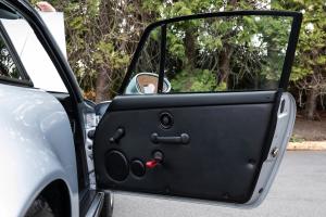 Porsche 911 Carrera RS 3.6 Touring 1992 года  (WW)